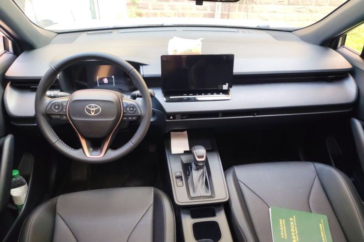 Used Toyota Corolla Cross 2026 Model 2.0L Smart Electric Hybrid Dual-Engine Elite Edition Center Console