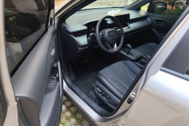Used Toyota Corolla Cross 2026 Model 2.0L Smart Electric Hybrid Dual-Engine Elite Edition Driver Seat