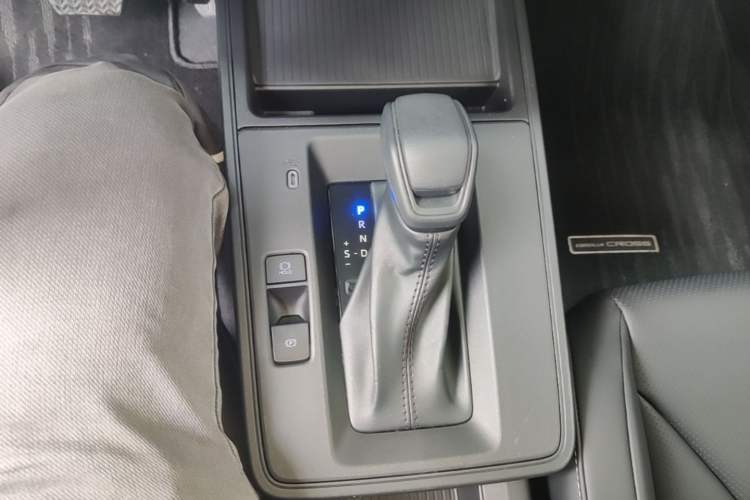 Used Toyota Corolla Cross 2026 Model 2.0L Smart Electric Hybrid Dual-Engine Pioneer Edition Gear Lever