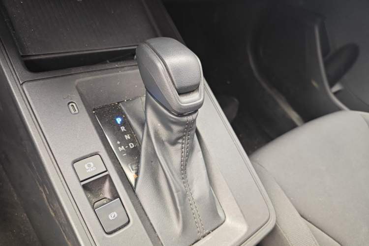 Used Toyota Corolla Cross 2026 Model 2.0L Pioneer Edition Gear Lever