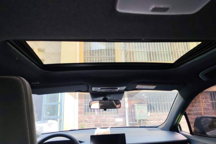 Used Toyota Corolla Cross 2026 Model 2.0L Smart Electric Hybrid Dual-Engine Elite Edition Headliner