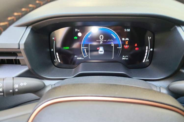 Used Toyota Corolla Cross 2026 Model 2.0L Smart Electric Hybrid Dual-Engine Elite Edition Instrument Cluster