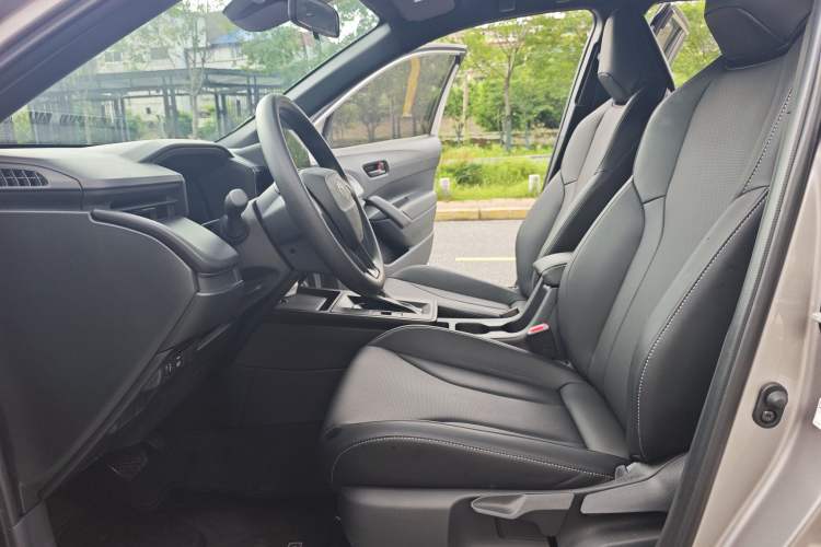 Used Toyota Corolla Cross 2026 Model 2.0L Smart Electric Hybrid Dual-Engine Pioneer Edition Interior 1
