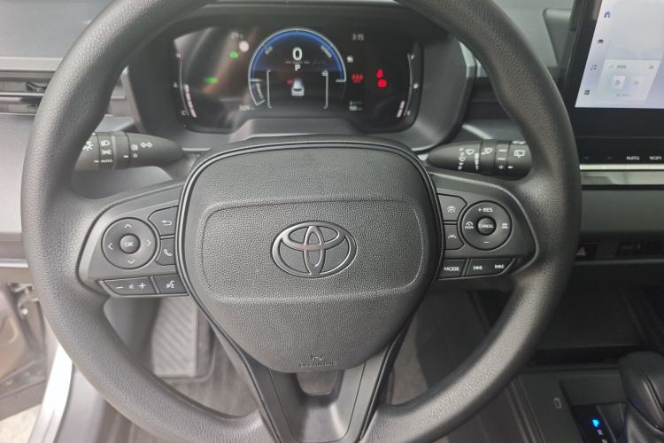 Used Toyota Corolla Cross 2026 Model 2.0L Smart Electric Hybrid Dual-Engine Pioneer Edition Interior 9