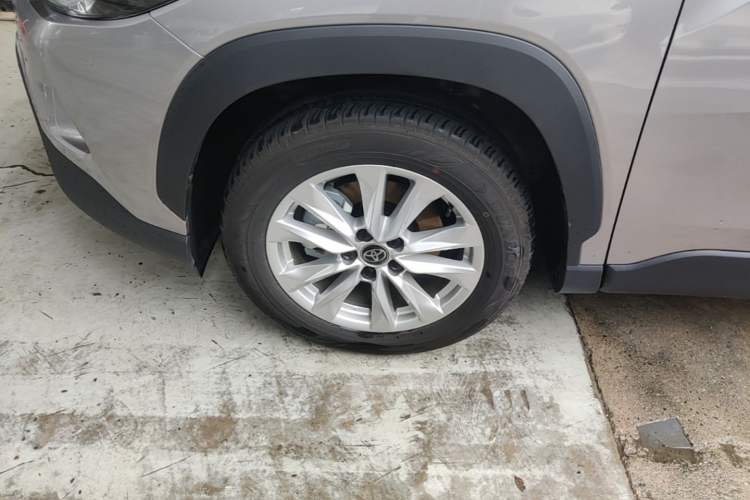 Used Toyota Corolla Cross 2026 Model 2.0L Smart Electric Hybrid Dual-Engine Pioneer Edition Left Front Wheel Hub