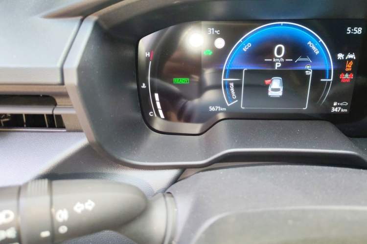 Used Toyota Corolla Cross 2026 Model 2.0L Smart Electric Hybrid Dual-Engine Elite Edition Odometer Close Up