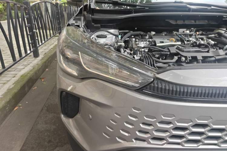 Used Toyota Corolla Cross 2026 Model 2.0L Smart Electric Hybrid Dual-Engine Pioneer Edition Right Front Headlight