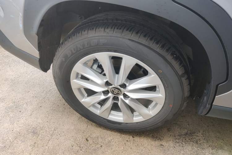 Used Toyota Corolla Cross 2026 Model 2.0L Smart Electric Hybrid Dual-Engine Pioneer Edition Right Rear Wheel Hub