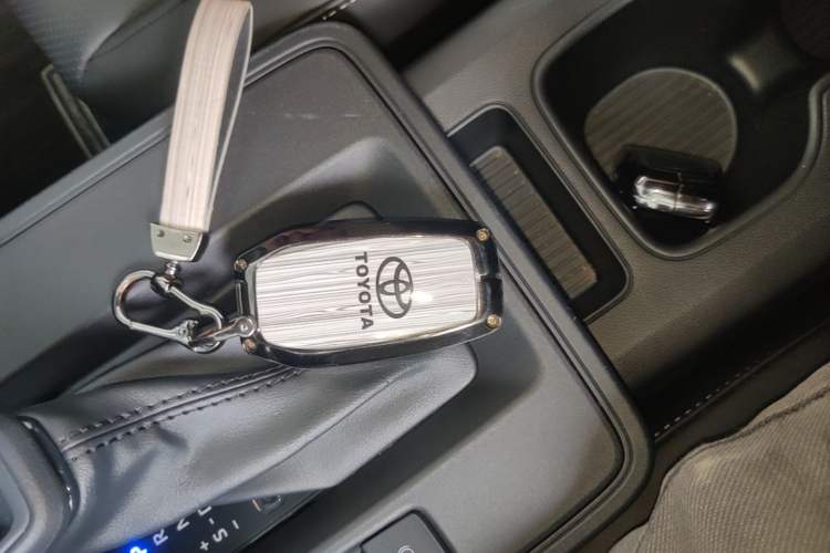 Used Toyota Corolla Cross 2026 Model 2.0L Smart Electric Hybrid Dual-Engine Pioneer Edition Vehicle Key