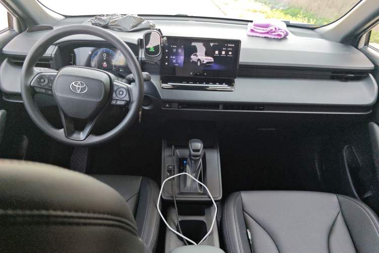 Used Toyota Corolla Cross 2026 Model 2.0L Pioneer Edition Center Console