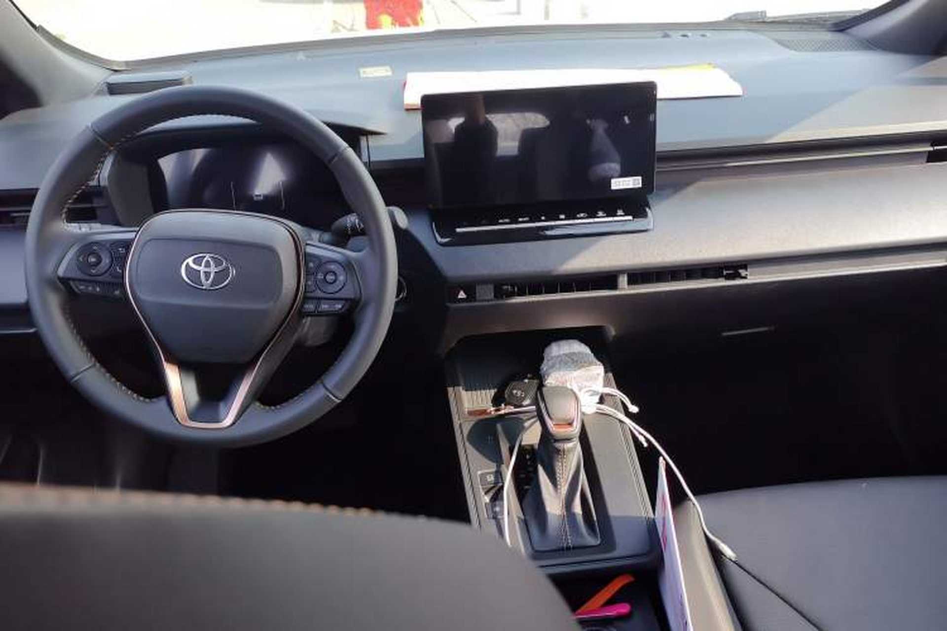 Used Toyota Corolla Cross 2026 Model 2.0L Elite Edition Center Console