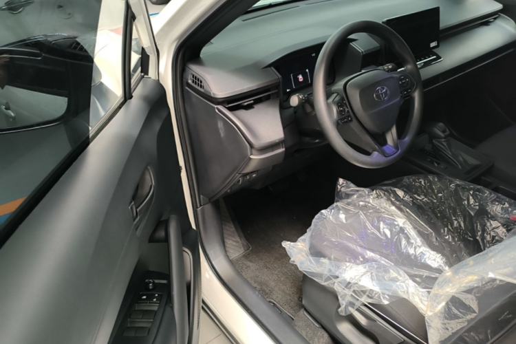 Used Toyota Corolla Cross 2026 Model 2.0L Smart Electric Hybrid Dual-Engine Pioneer Edition Driver Seat