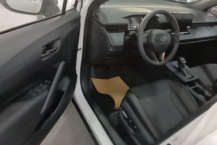 Used Toyota Corolla Cross 2026 Model 2.0L Elite Edition Driver Seat