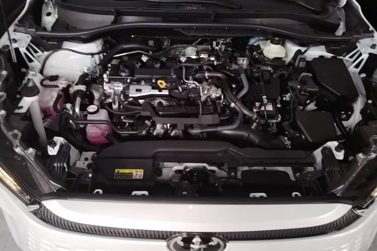 Used Toyota Corolla Cross 2026 Model 2.0L Smart Electric Hybrid Dual-Engine Pioneer Edition Engine Bay