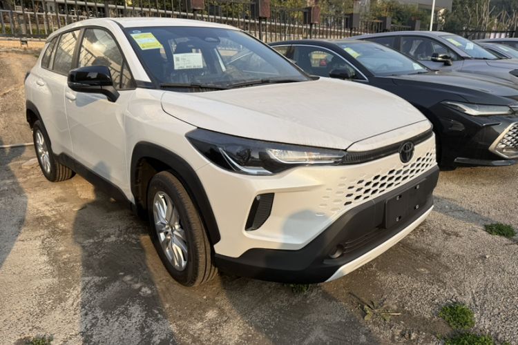 Used Toyota Corolla Cross 2026 Model 2.0L Pioneer Edition Exterior 2