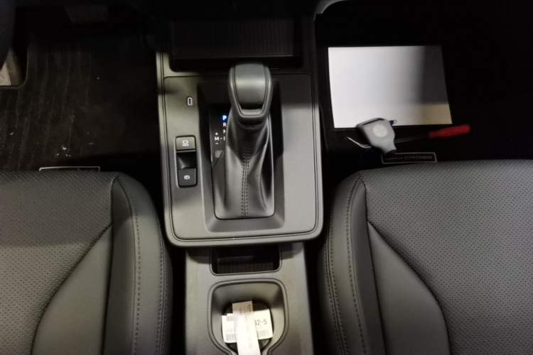 Used Toyota Corolla Cross 2026 Model 2.0L Pioneer Edition Gear Lever