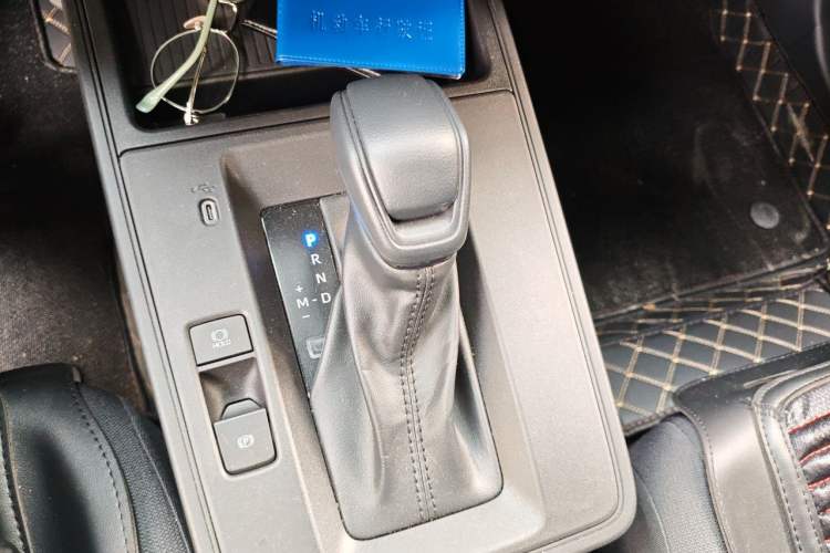 Used Toyota Corolla Cross 2026 Model 2.0L Pioneer Edition Gear Lever