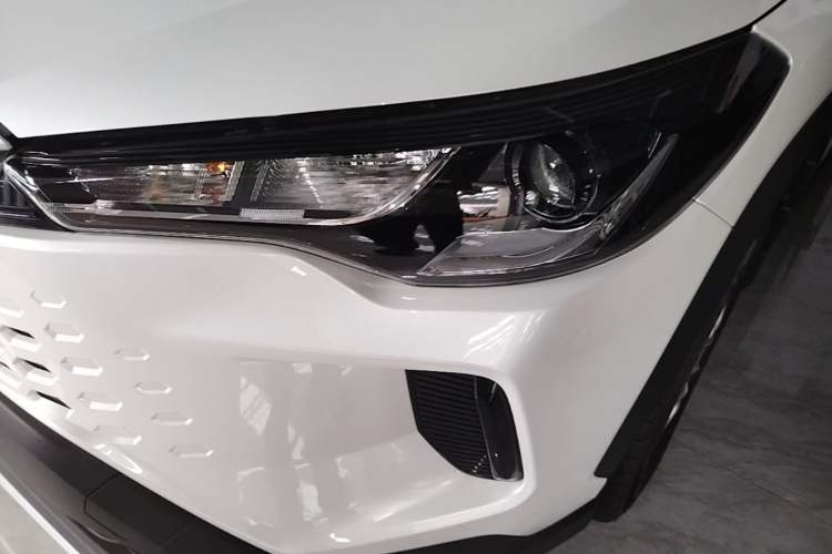 Used Toyota Corolla Cross 2026 Model 2.0L Smart Electric Hybrid Dual-Engine Pioneer Edition Left Front Headlight