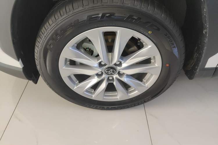 Used Toyota Corolla Cross 2026 Model 2.0L Pioneer Edition Left Front Wheel Hub