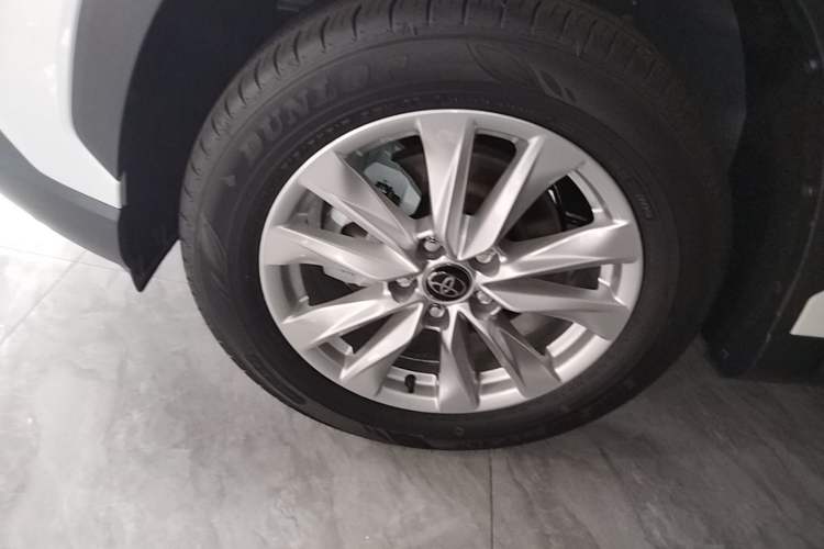 Used Toyota Corolla Cross 2026 Model 2.0L Smart Electric Hybrid Dual-Engine Pioneer Edition Left Front Wheel Hub