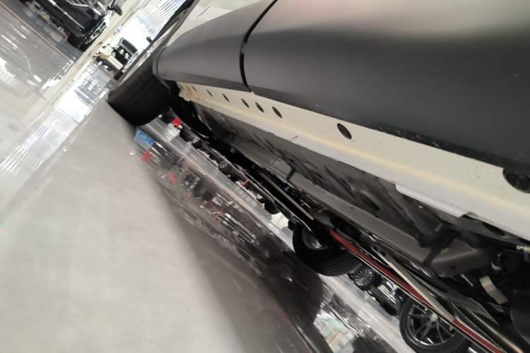 Used Toyota Corolla Cross 2026 Model 2.0L Smart Electric Hybrid Dual-Engine Pioneer Edition Left Side Sill