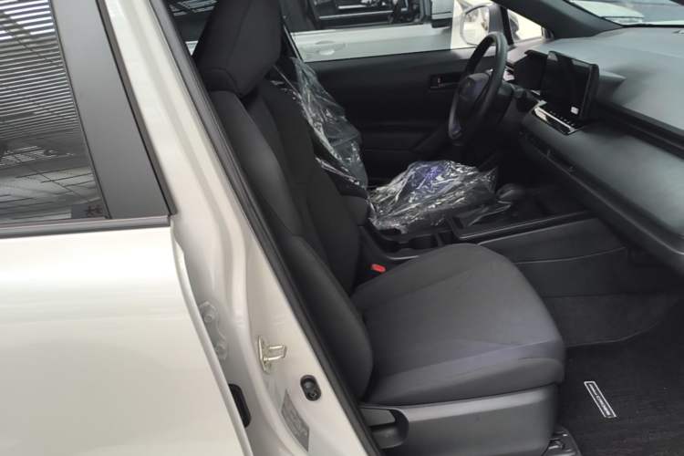 Used Toyota Corolla Cross 2026 Model 2.0L Smart Electric Hybrid Dual-Engine Pioneer Edition Right Front Seat