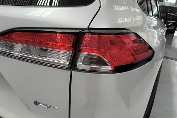 Used Toyota Corolla Cross 2026 Model 2.0L Smart Electric Hybrid Dual-Engine Pioneer Edition Right Rear Taillight