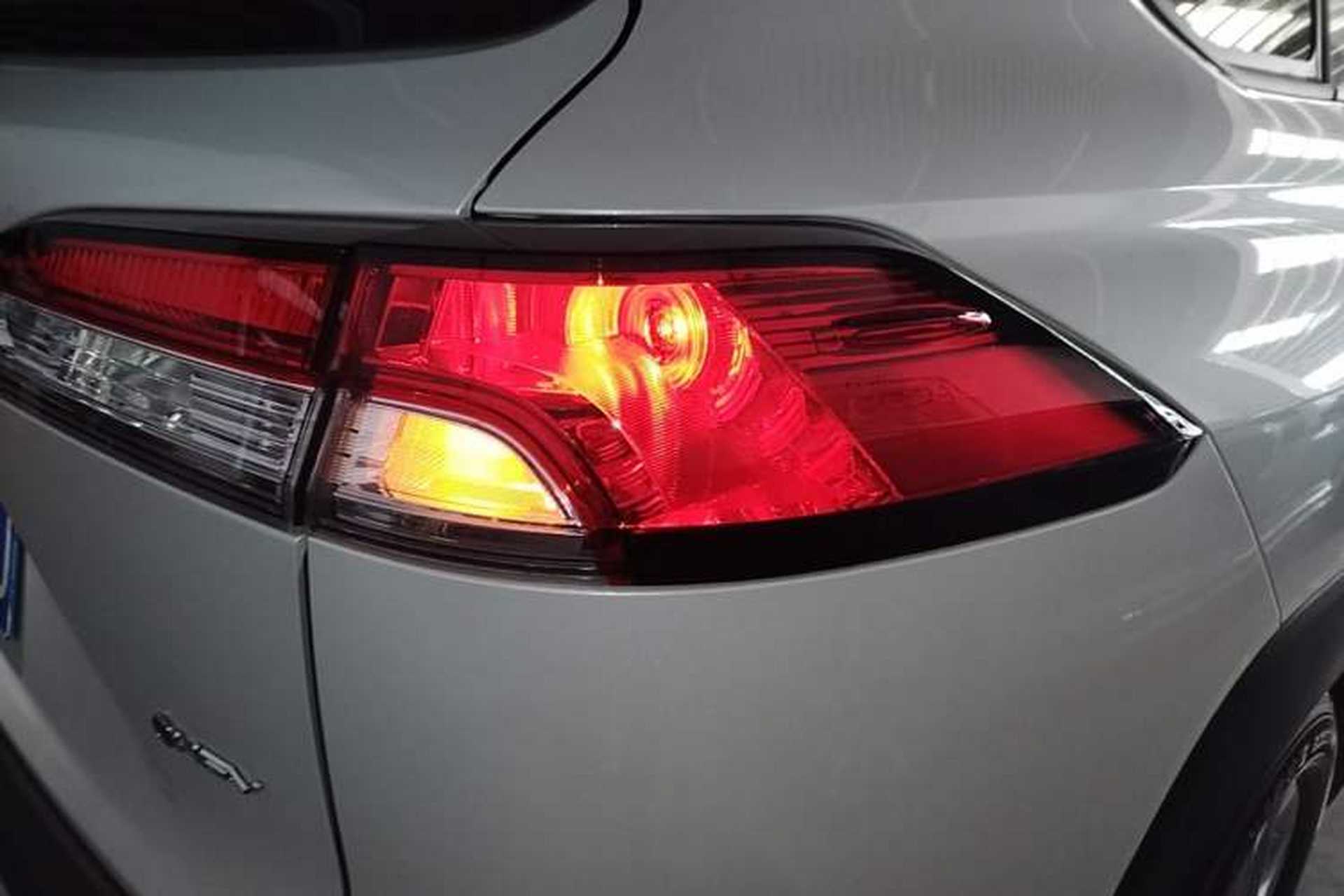 Used Toyota Corolla Cross 2026 Model 2.0L Smart Electric Hybrid Dual-Engine Pioneer Edition Right Rear Taillight
