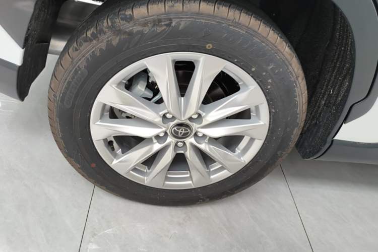 Used Toyota Corolla Cross 2026 Model 2.0L Smart Electric Hybrid Dual-Engine Pioneer Edition Right Rear Wheel Hub