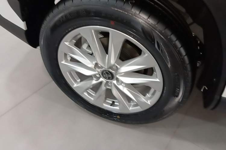 Used Toyota Corolla Cross 2026 Model 2.0L Elite Edition Right Rear Wheel Hub