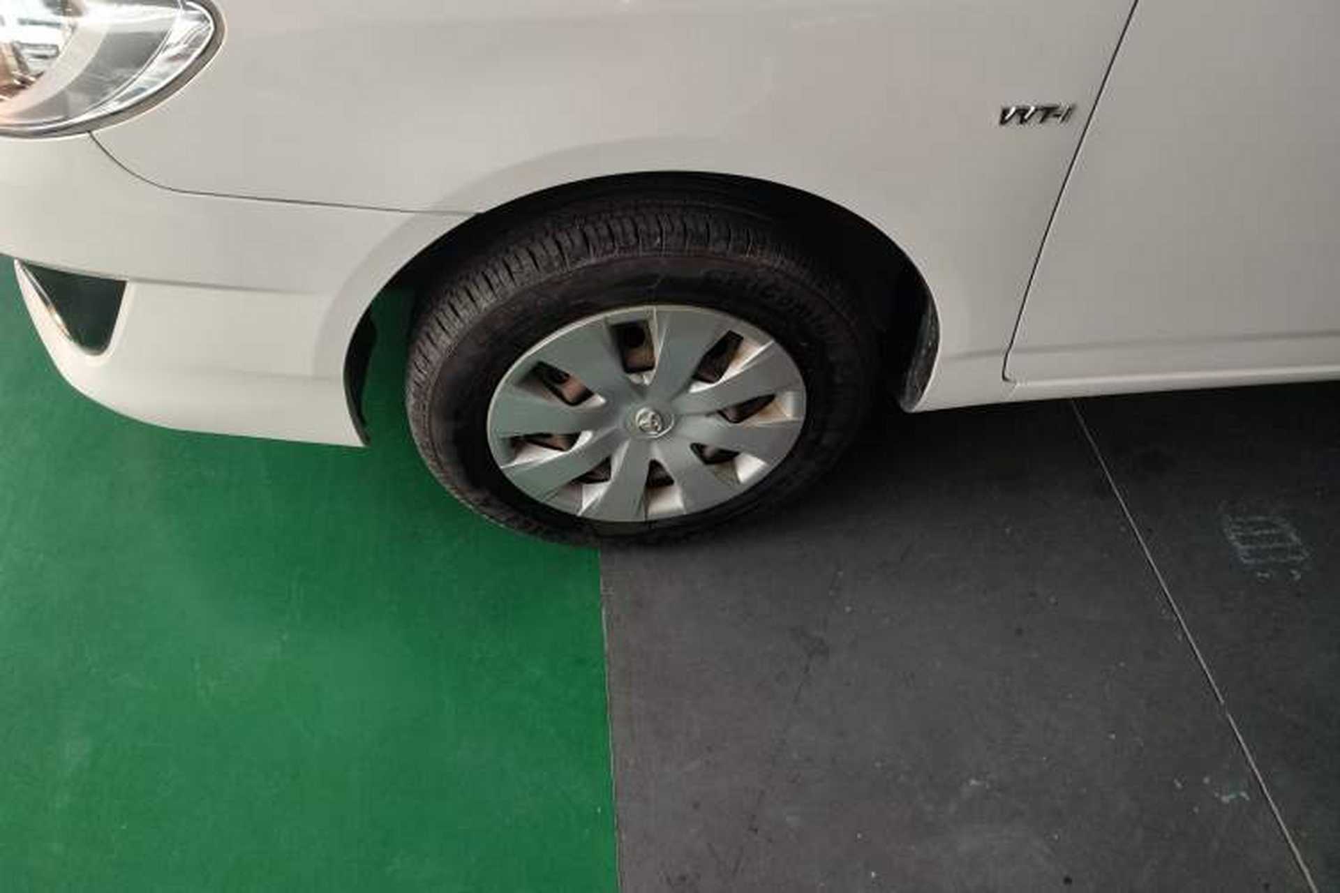 Used Toyota Corolla EX 2013 1.6L Automatic Excellence Edition Left Front Wheel Hub