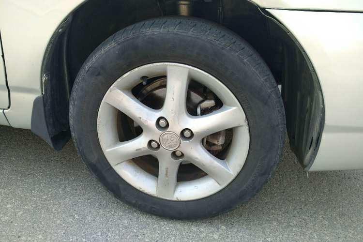 Used Toyota Corolla EX 2004 1.8L Automatic GL-i Right Front Wheel Hub