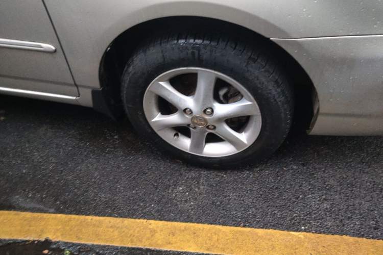 Used Toyota Corolla EX 2004 1.8L Manual GL-i Right Front Wheel Hub