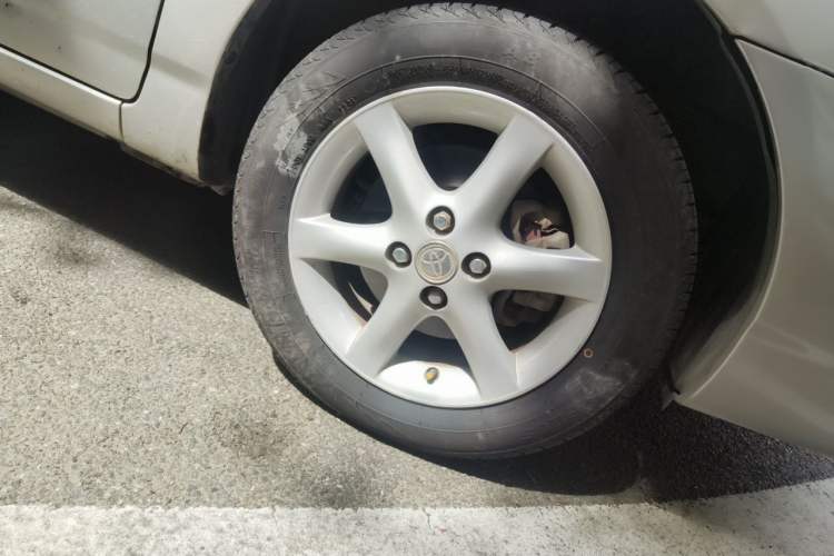 Used Toyota Corolla EX 2004 1.8L Automatic GL-i Right Front Wheel Hub
