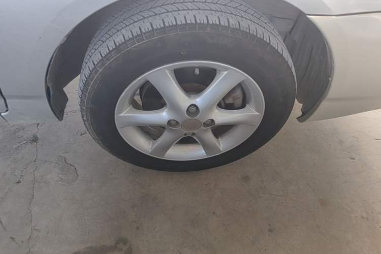 Used Toyota Corolla EX 2004 1.8L Automatic GL-i Right Front Wheel Hub