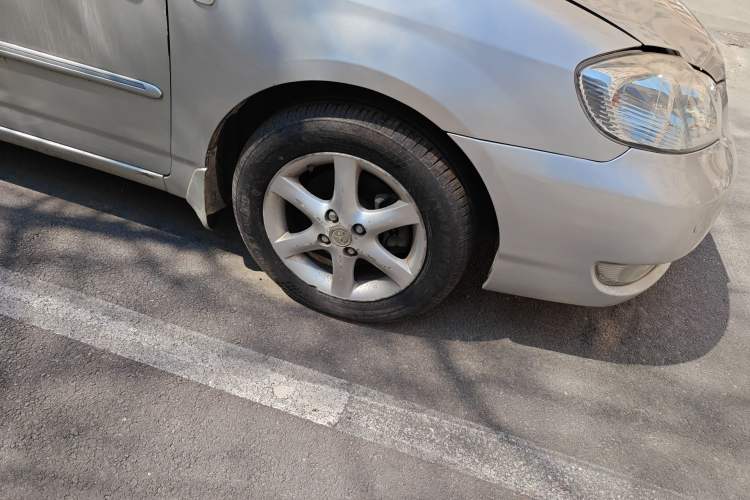 Used Toyota Corolla EX 2004 1.8L Automatic GLX-i Right Front Wheel Hub