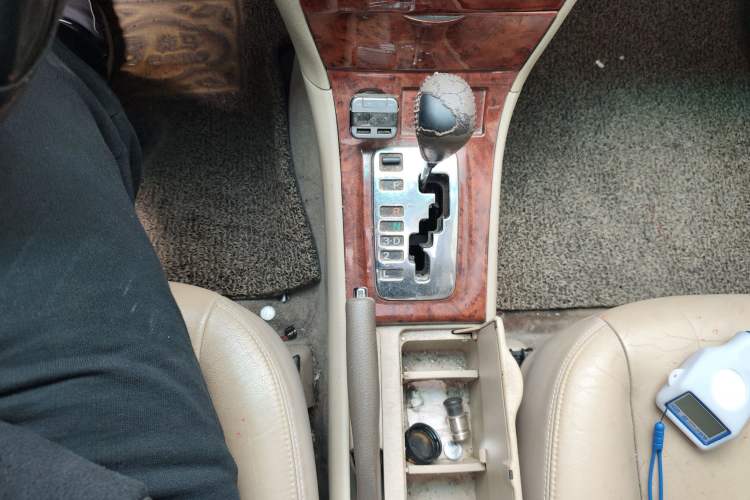 Used Toyota Corolla EX 2004 1.8L Automatic GLX-i Gear Lever