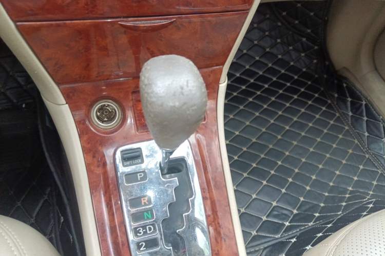 Used Toyota Corolla EX 2005 1.8L Automatic Anniversary Special Edition Gear Lever