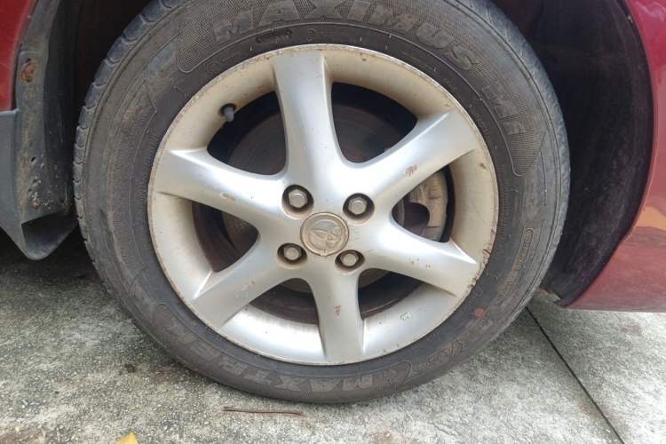 Used Toyota Corolla EX 2005 1.8L Automatic Anniversary Special Edition Right Front Wheel Hub