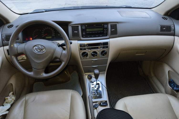 Used Toyota Corolla EX 2009 1.6L Automatic Deluxe Edition Center Console