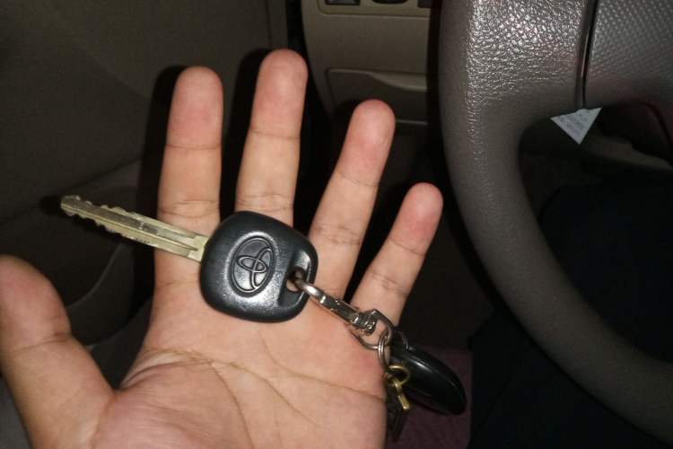 Used Toyota Corolla EX 2009 1.6L Automatic G Special Edition Vehicle Key