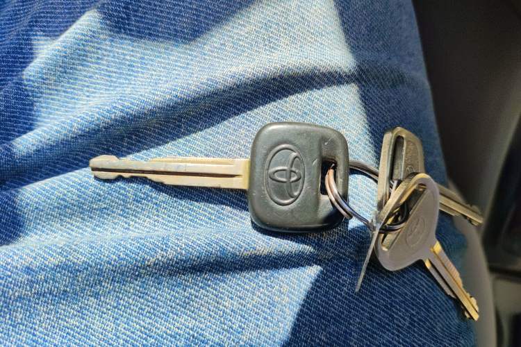 Used Toyota Corolla EX 2009 1.6L Manual Special Offer Edition Vehicle Key