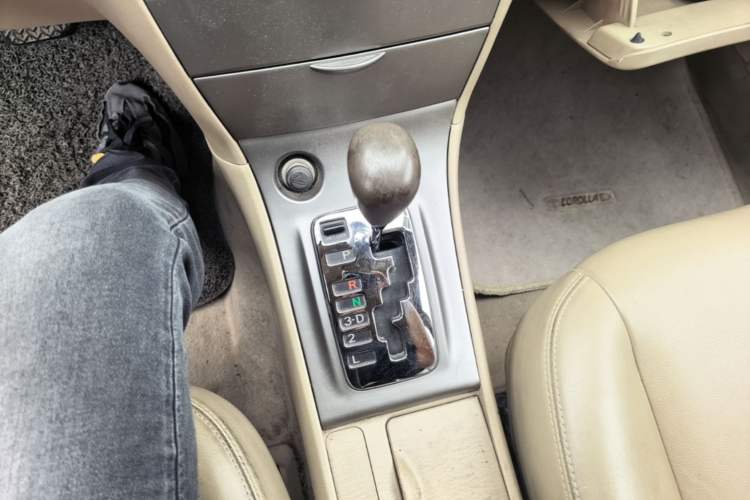 Used Toyota Corolla EX 2010 1.6L Automatic Luxury Edition Gear Lever