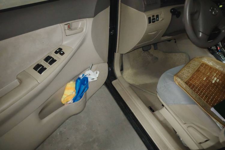 Used Toyota Corolla EX 2010 1.6L Automatic Classic Edition Interior 3