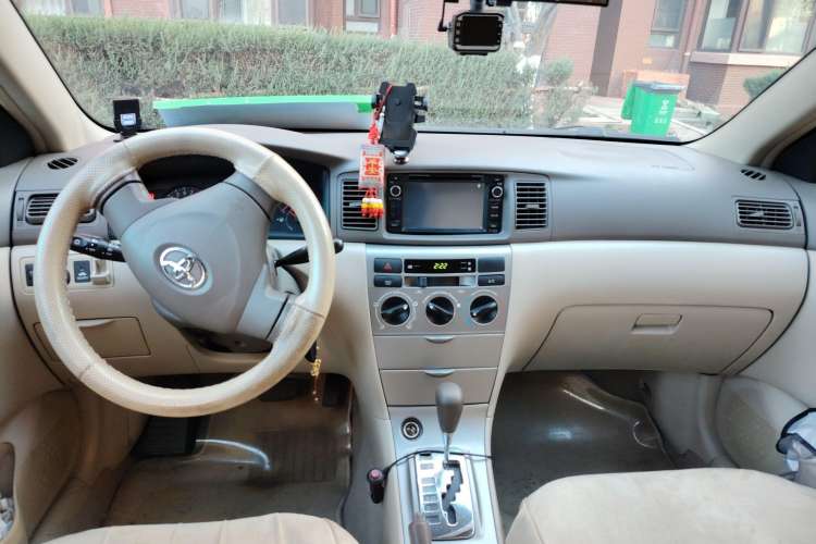 Used Toyota Corolla EX 2010 1.6L Automatic Luxury Edition Center Console