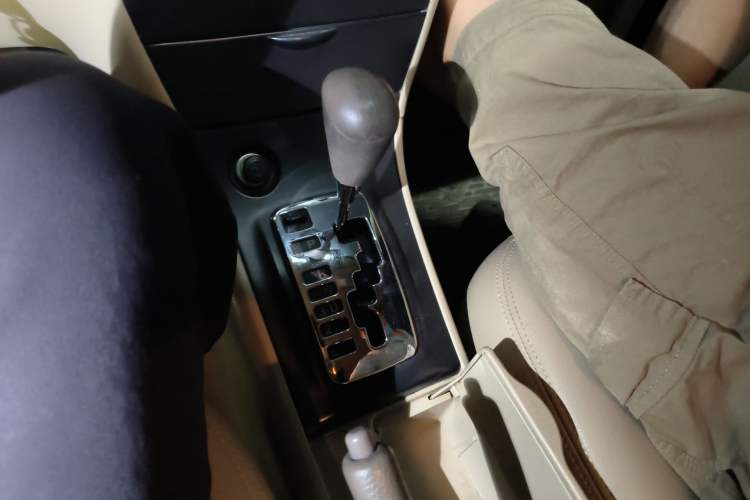 Used Toyota Corolla EX 2010 1.6L Automatic Classic Edition Gear Lever