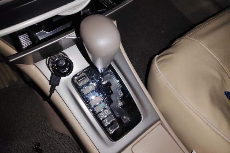 Used Toyota Corolla EX 2010 1.6L Automatic Luxury Edition Gear Lever