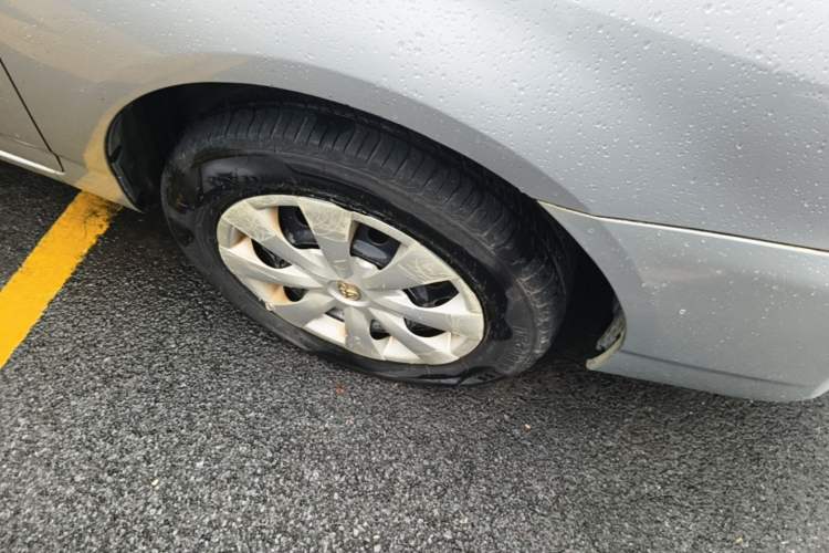 Used Toyota Corolla EX 2010 1.6L Automatic Classic Edition Right Front Wheel Hub