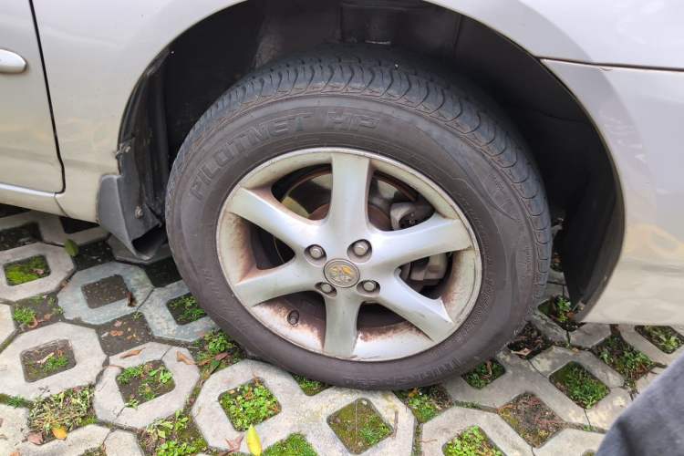 Used Toyota Corolla EX 2010 1.6L Automatic Luxury Edition Right Front Wheel Hub