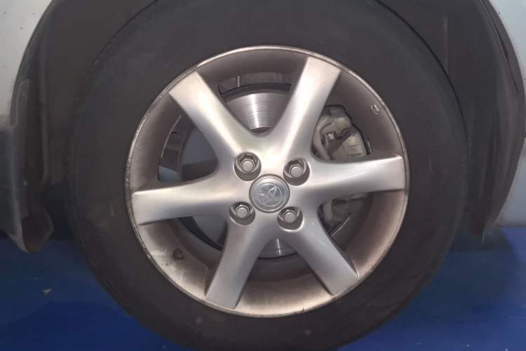 Used Toyota Corolla EX 2010 1.6L Automatic Luxury Edition Right Front Wheel Hub